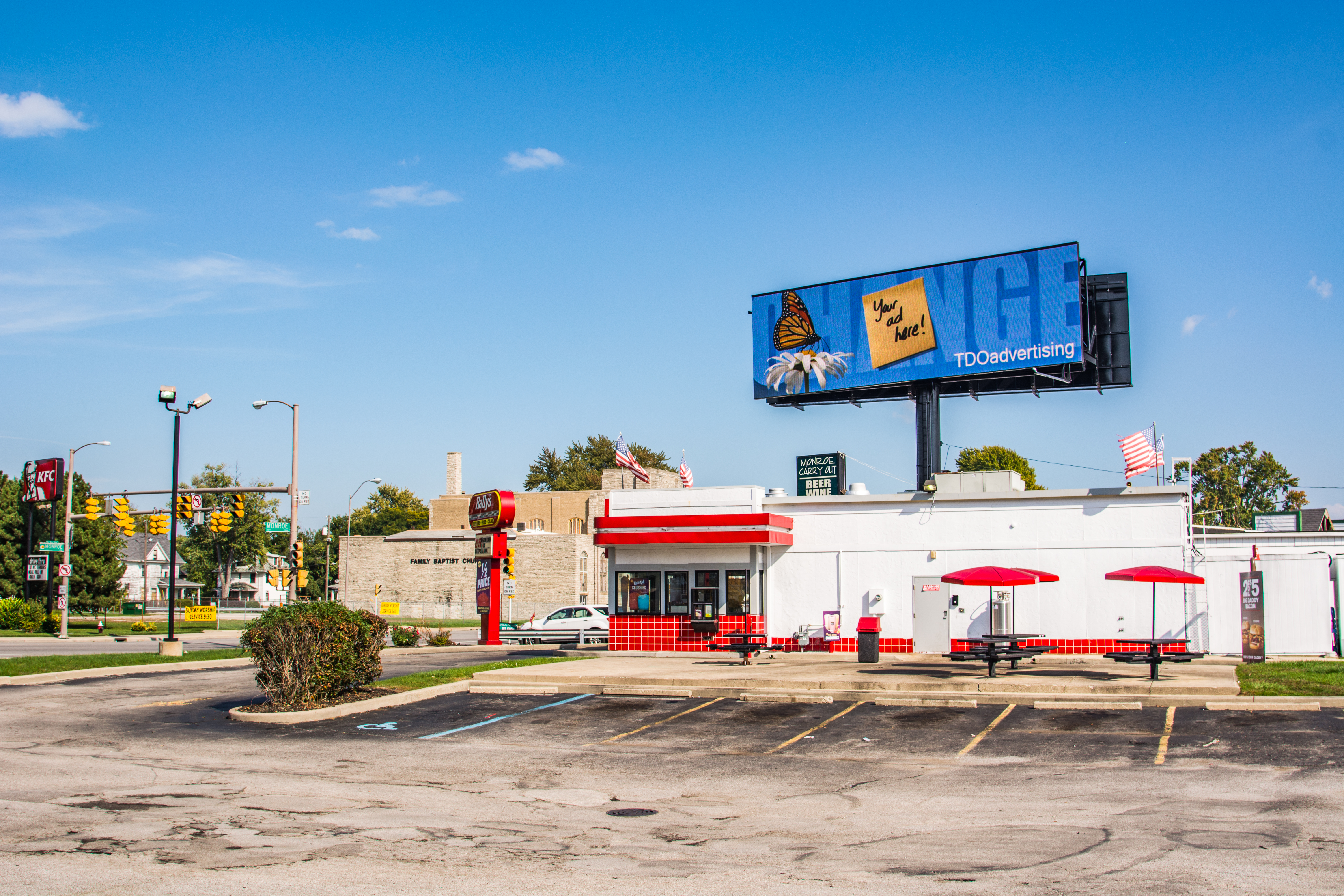 Lucky's Self-Serve Auto Parts adds LED Display to new Location